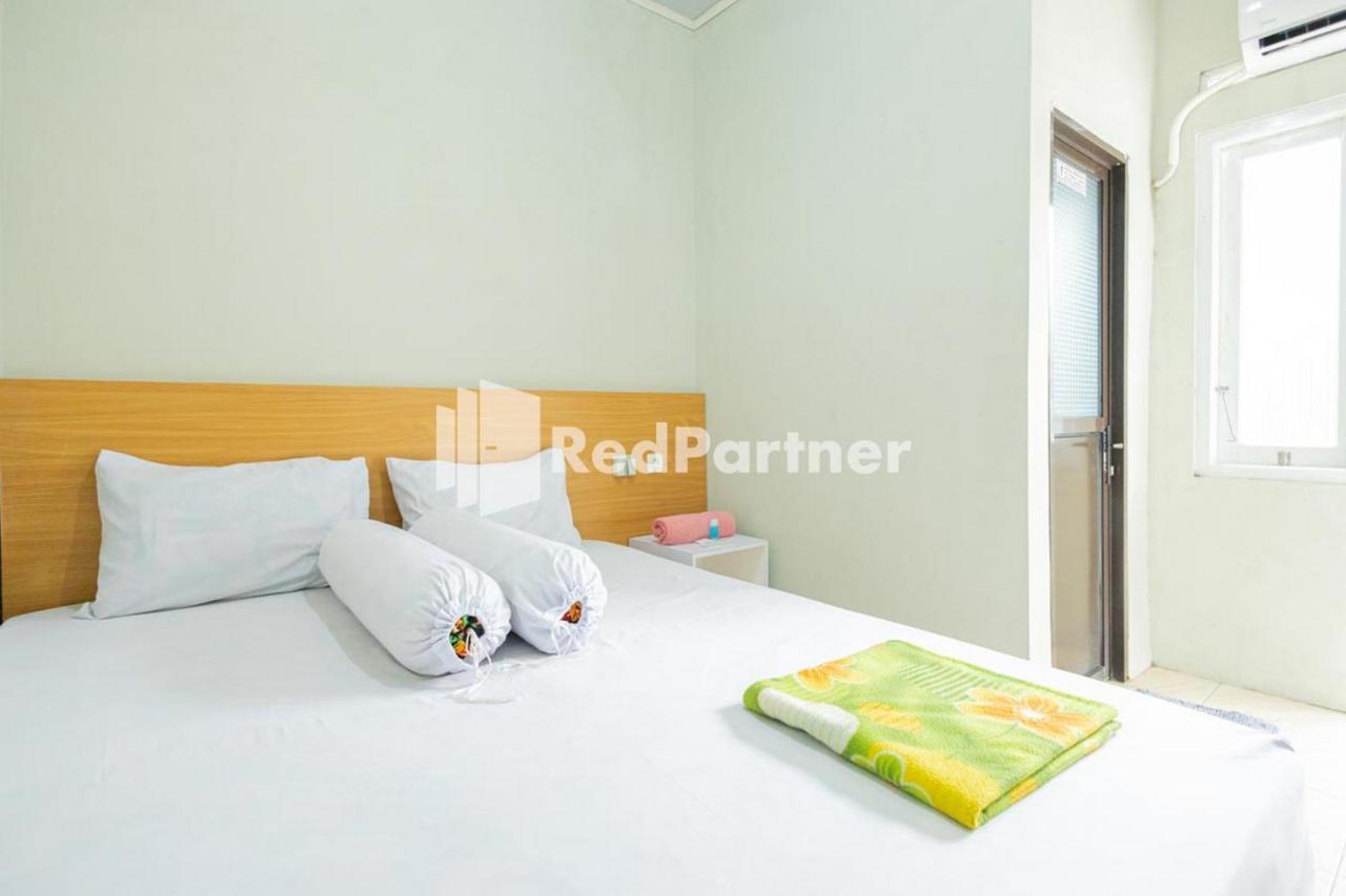 Atiq Homestay Syariah Mitra Reddoorz Серанг Экстерьер фото